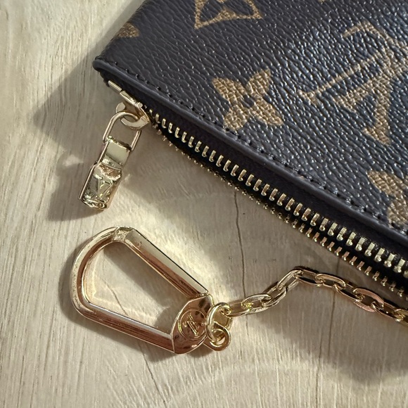 Key Chain Wallet Pouch - Picture 2 of 4